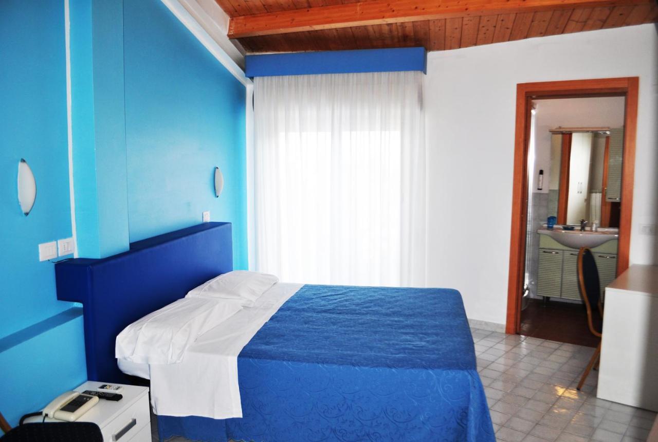 Hotel Albatros Roseto Degli Abruzzi Exterior photo
