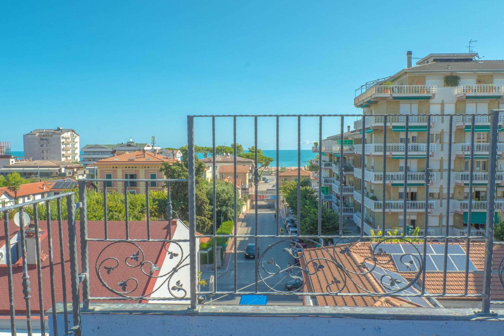 Hotel Albatros Roseto Degli Abruzzi Exterior photo