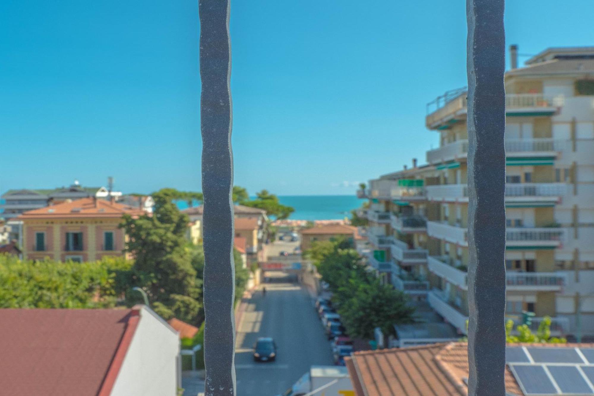 Hotel Albatros Roseto Degli Abruzzi Exterior photo
