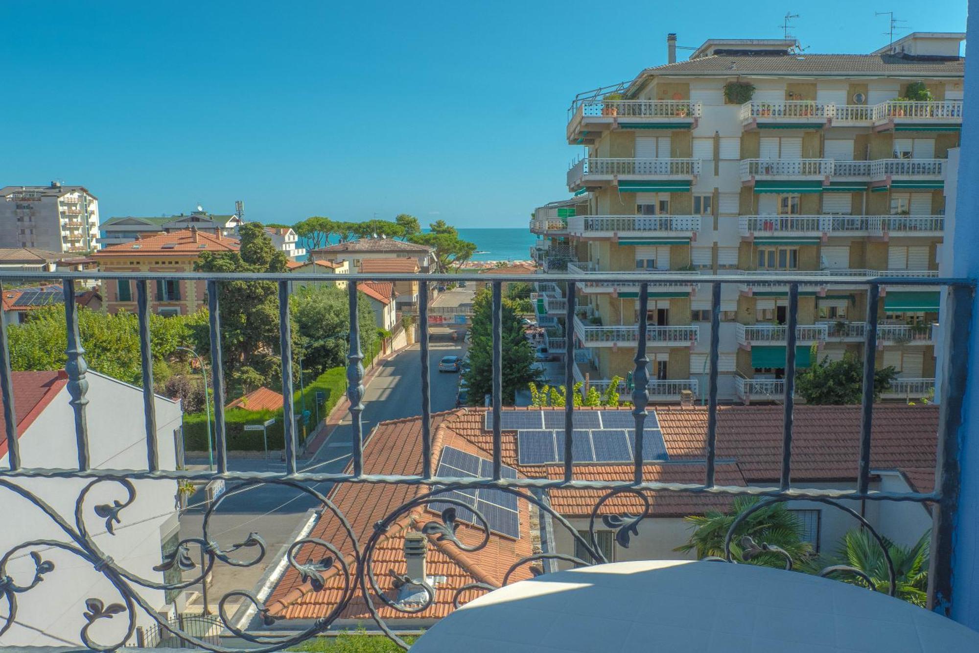 Hotel Albatros Roseto Degli Abruzzi Exterior photo