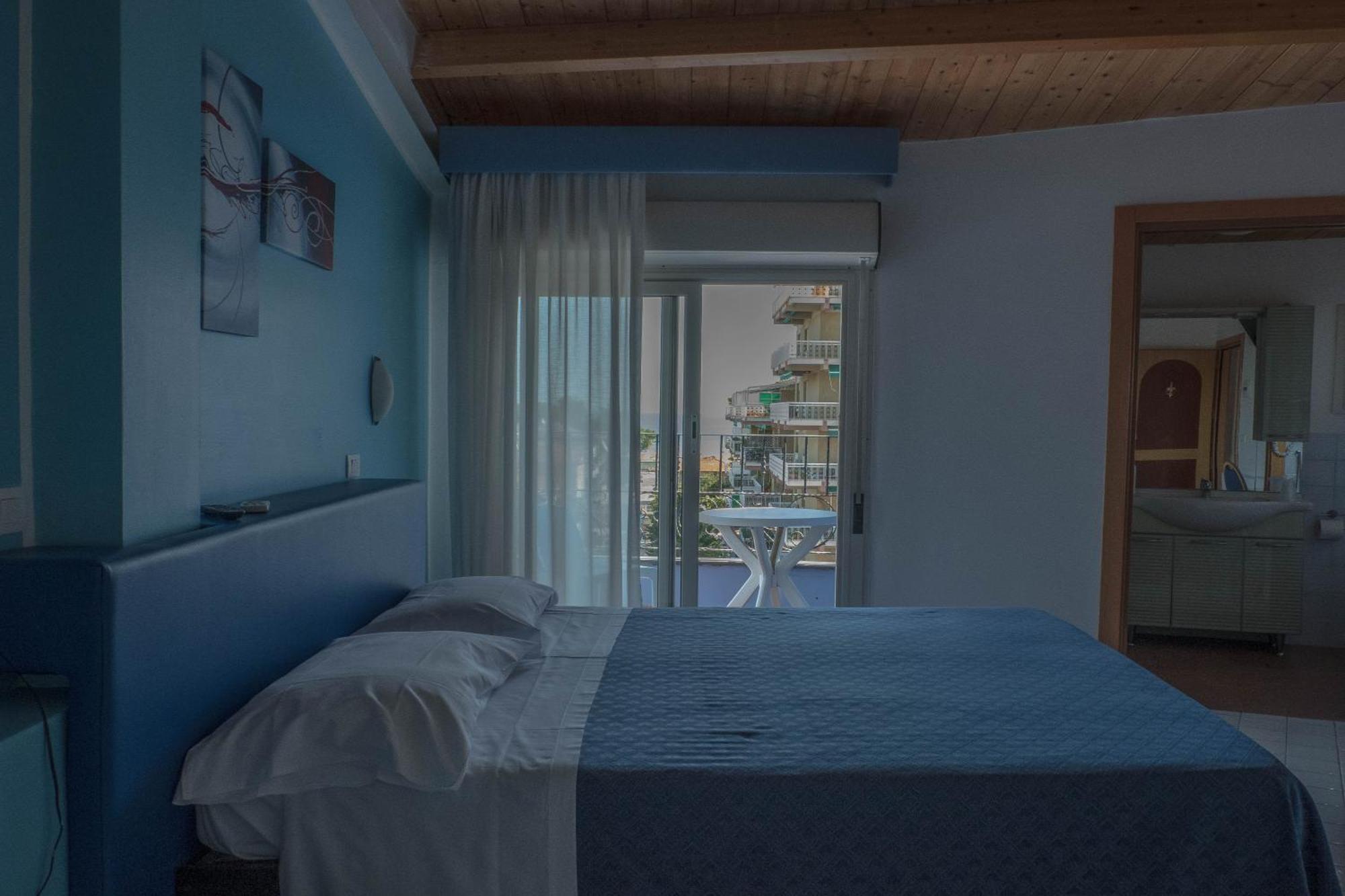 Hotel Albatros Roseto Degli Abruzzi Exterior photo
