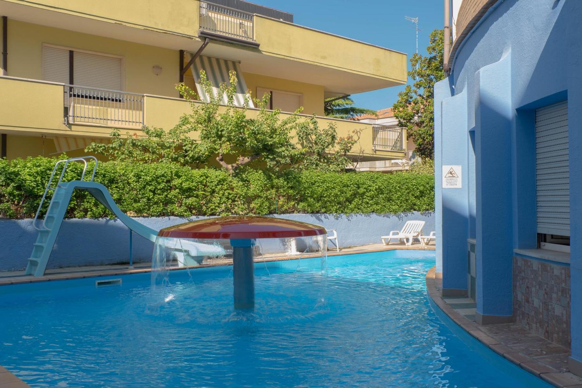 Hotel Albatros Roseto Degli Abruzzi Exterior photo