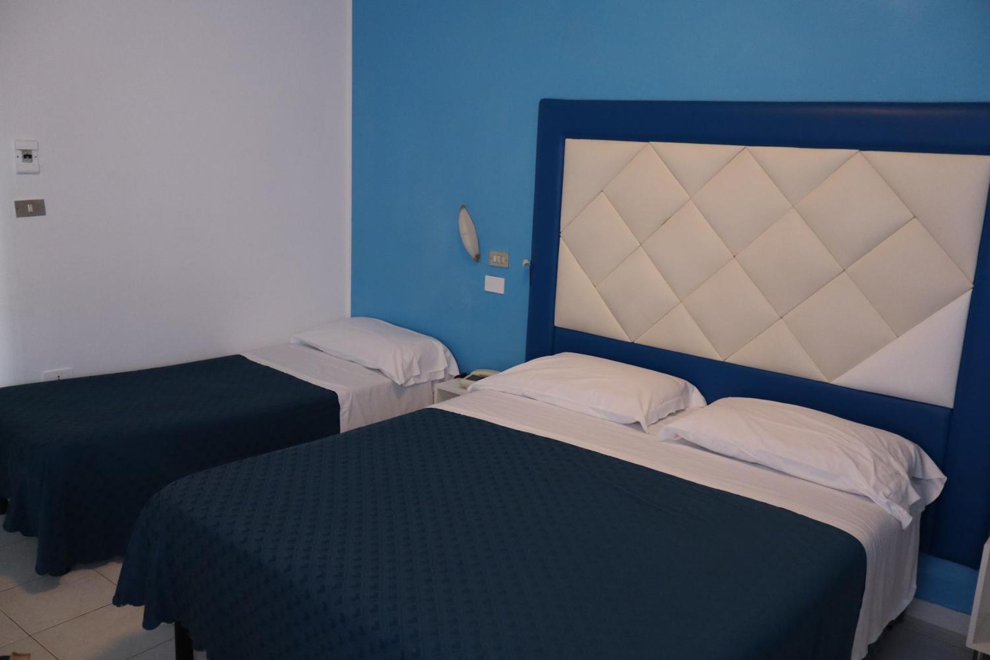 Hotel Albatros Roseto Degli Abruzzi Exterior photo