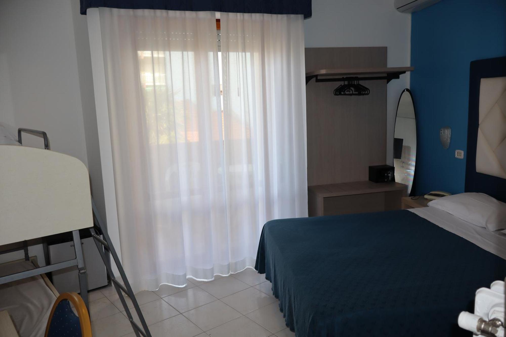 Hotel Albatros Roseto Degli Abruzzi Exterior photo