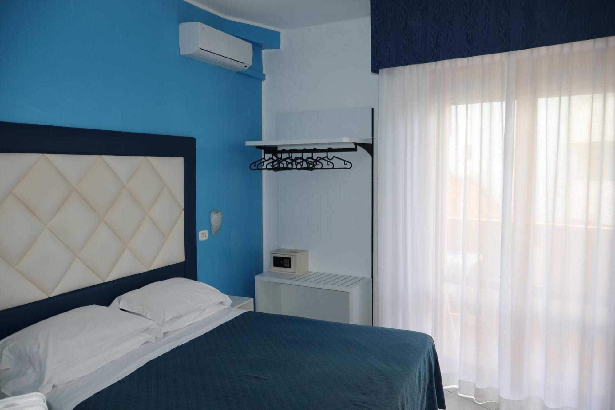 Hotel Albatros Roseto Degli Abruzzi Exterior photo