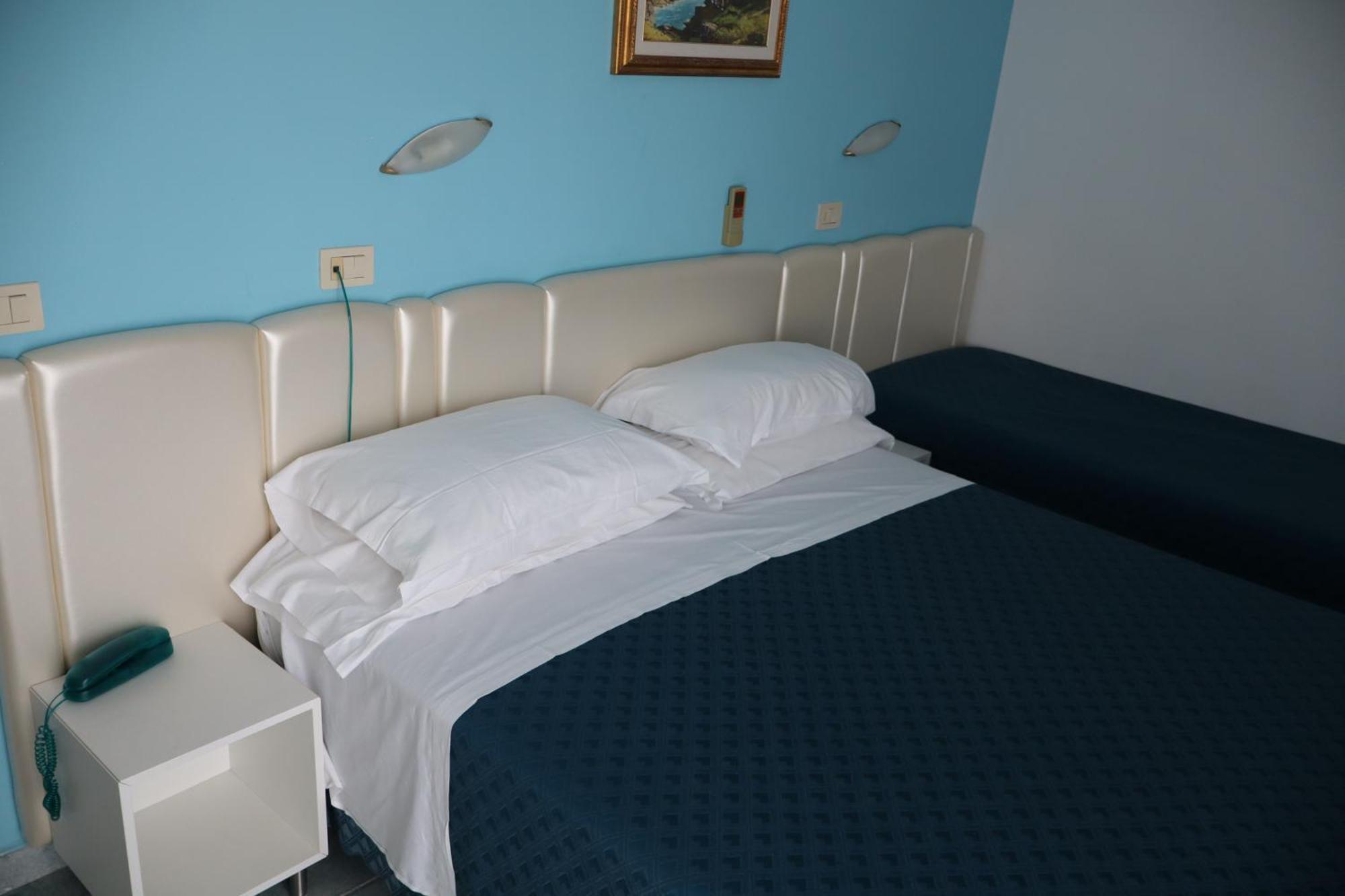 Hotel Albatros Roseto Degli Abruzzi Exterior photo