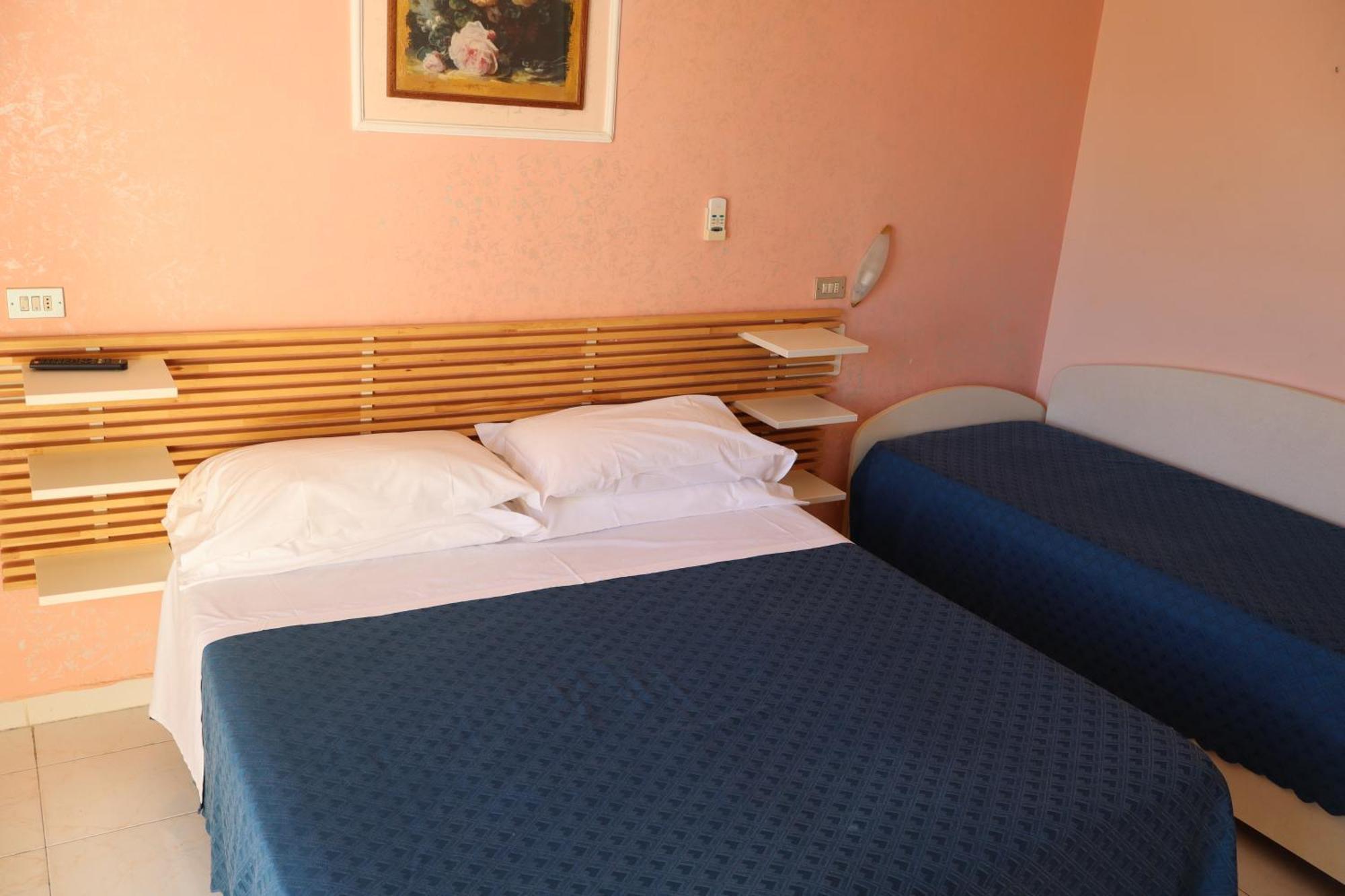 Hotel Albatros Roseto Degli Abruzzi Exterior photo