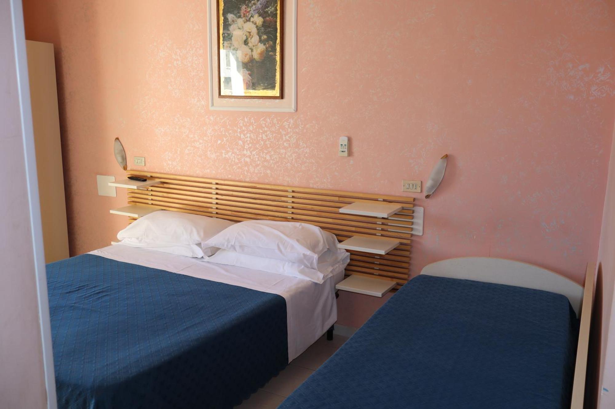 Hotel Albatros Roseto Degli Abruzzi Exterior photo